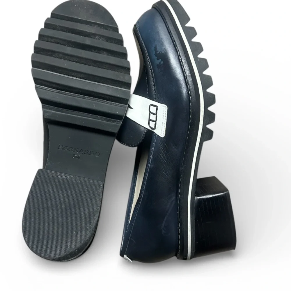 Bernardo Selma Leather Lug sole  Loafers Navy/White Size 9M